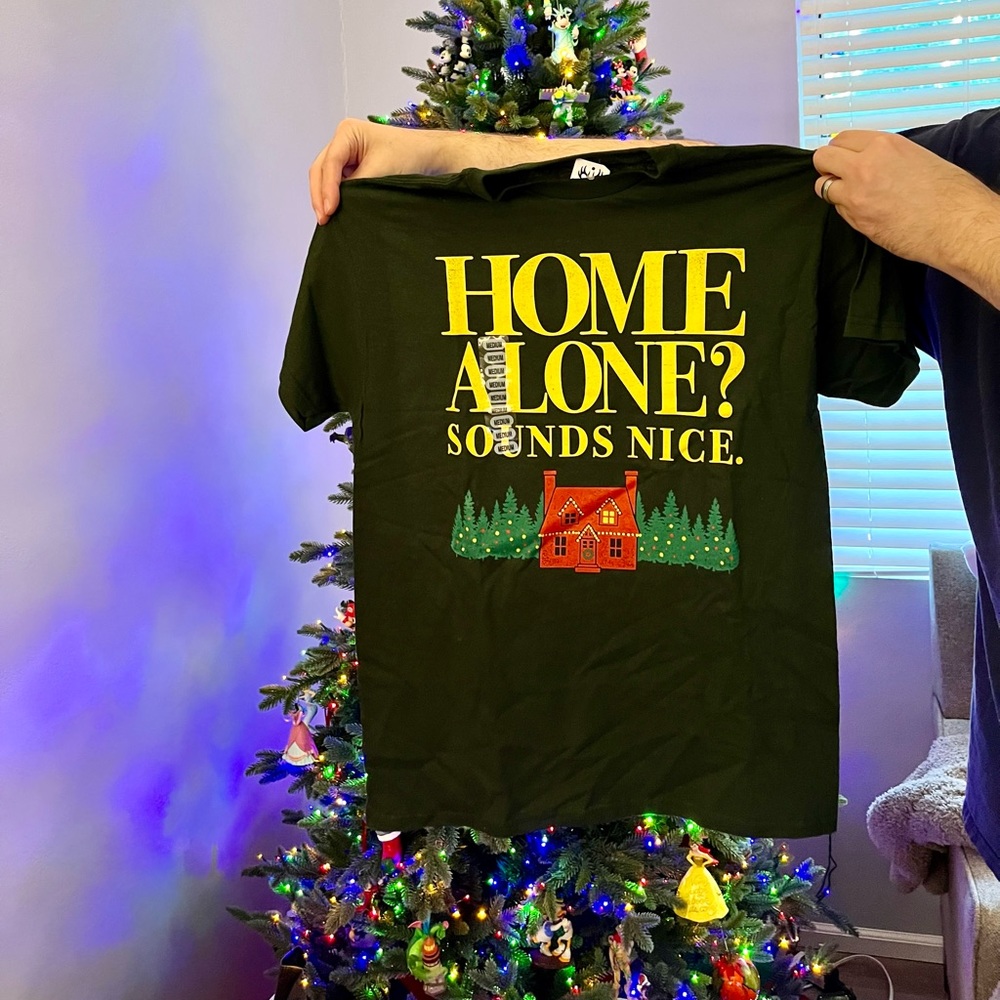 NWT, Unisex, “Home Alone Sounds Nice” Holiday T-Shirt, M